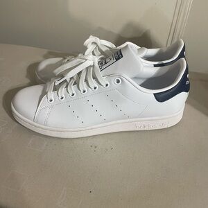 Adidas Men's White and Dark Blue Sneakers